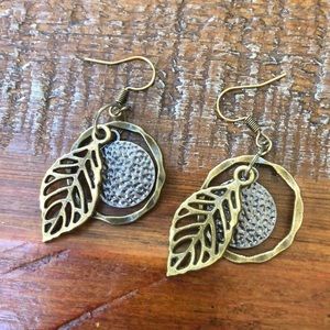 Hoop leaf dangle earrings